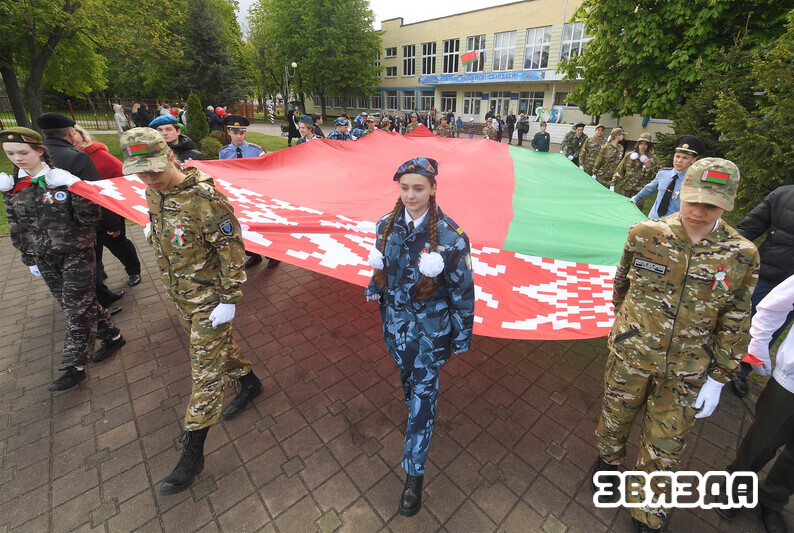 Флэшмоб «Праспяваем гімн разам» адбыўся сёння ва ўсіх раёнах Мінска