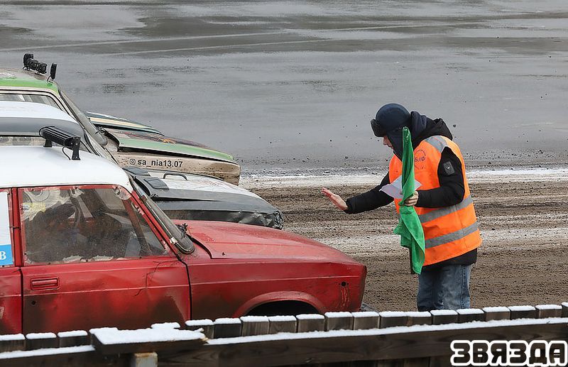 На стадыёне «Зара» ў Стайках Мінскага раёна адкрыўся сезон легендарных трэкавых гонак «Гарачы лёд»