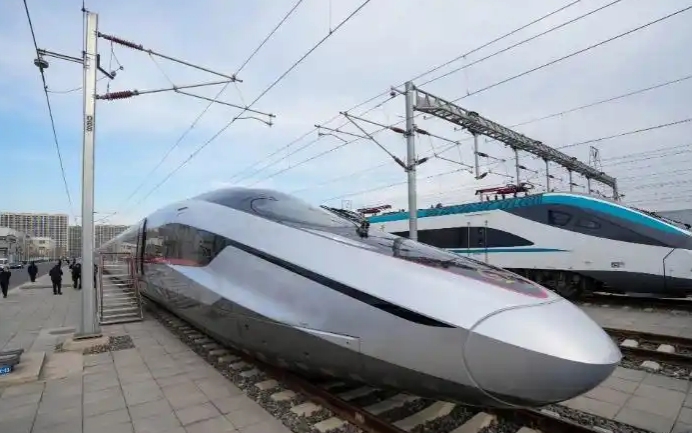 У правінцыі Хубэй цягнік разагнаўся да хуткасці 450 км у гадзіну