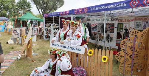 Жарты, гіганцкі хот-дог і сапраўдная ўрачыстасць смеху