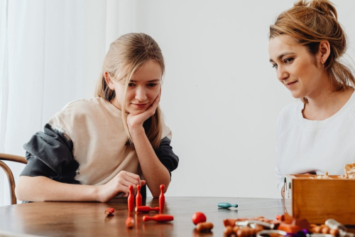 Как поддержать подростка в трудные моменты: советы психолога для родителей и близких