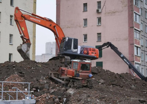 Для демонтажа поврежденных конструкций дома по улице Косарева в Гомеле применят спецтехнику