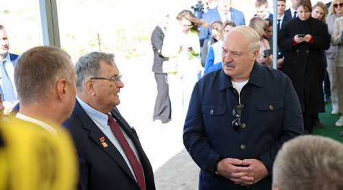 Lukashenko: Retail chains should be involved in potato storage, sales