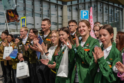 Студэнты з Беларусі прыступілі да работы ў аэрапорце Пулкава ў рамках праекта «Узлётная паласа»