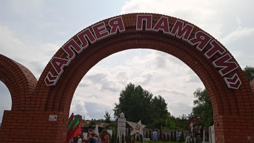 Унікальны музей пад адкрытым небам „Алея Памяці“ знаходзіцца ў пасёлку Мухавец Брэсцкага раёна