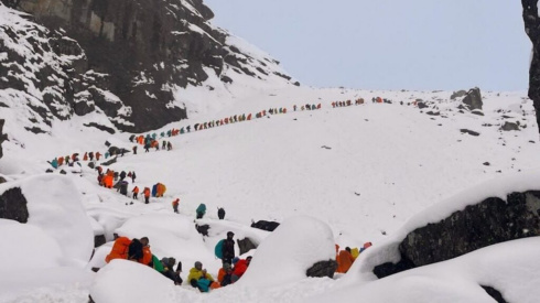 Тело погибшего на Эвересте туриста обнаружено вертолетом спасателей