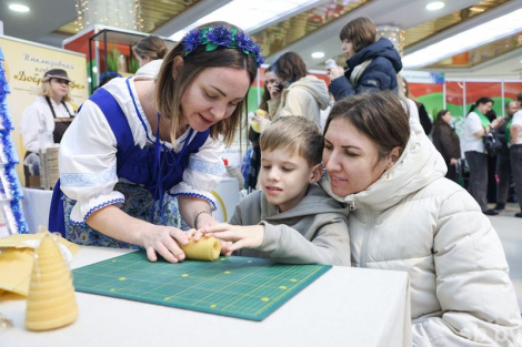 Выстава-кірмаш «Тварэнні сэрцаў»: свае вырабы прадставілі больш за 200 майстроў з інваліднасцю 