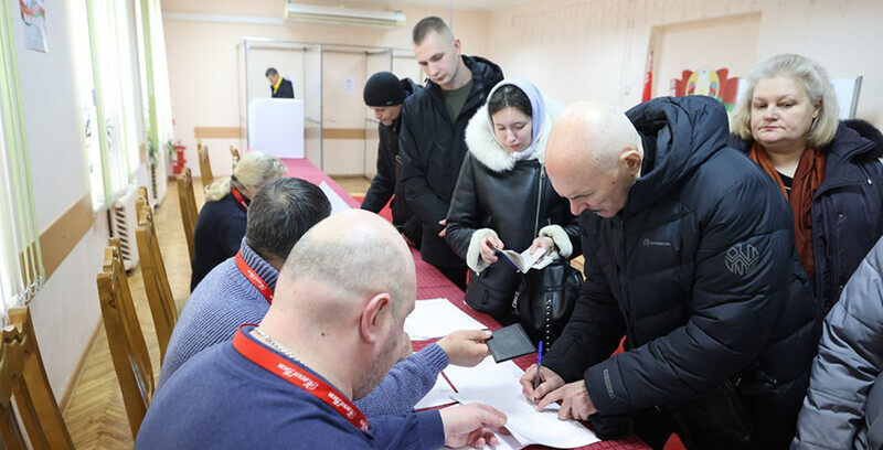 Як праходзіць датэрміновае галасаванне на выбарах Прэзідэнта Беларусі