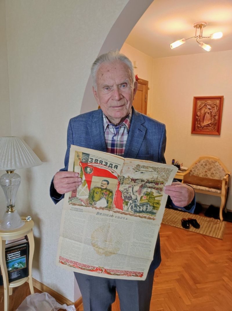 Нумар «Звязды» 80-гадовай даўнасці, а таксама іншыя артэфакты партызанскага жыцця беражліва захоўваюцца ў сям’і Уладзіміра Коршука і яго дачкі Алены