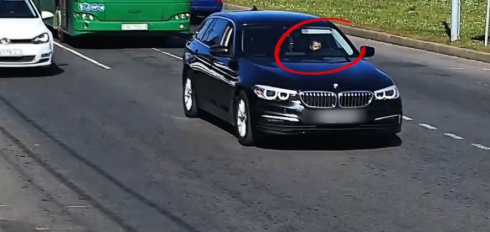 В Калинковичах отец посадил за руль автомобиля 4-летнего ребенка