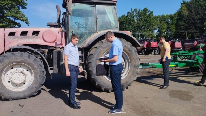 Ва ўсіх рэгіёнах краіны супрацоўнікі міліцыі праводзяць мерапрыемствы па кантролі за ходам уборачнай кампаніі