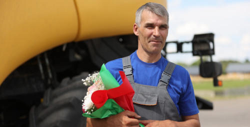 З зарадам на новыя рэкорды. На жніве ў Гродзенскай вобласці вызначыўся першы механізатар-тысячнік