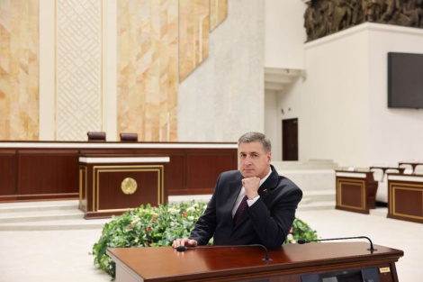 Дэпутат Сяргей Давыдаў лічыць, што работа з людзьмі патрабуе ведання  не толькі заканадаўства, але і псіхалогіі