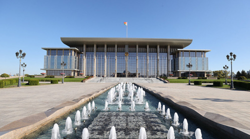 Lukashenko sends professional day greetings to transport troops