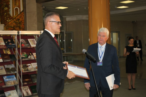 Беларусы Крыма адкрылі бібліятэку імя Максіма Багдановіча