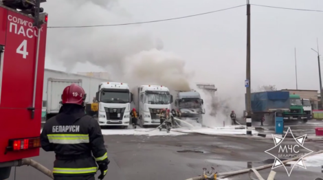 На «Беларуськаліі» загарэліся два грузавікі, узгаранне ліквідаванае