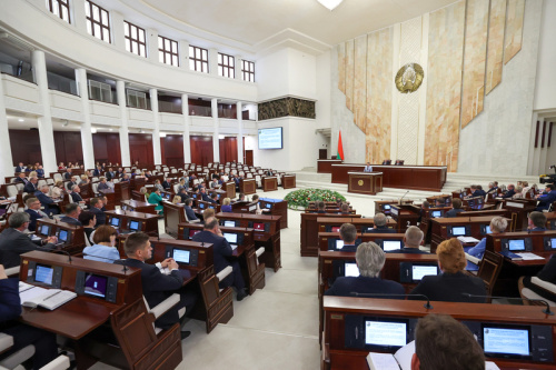 На заключным пасяджэнні Палаты прадстаўнікоў другой сесіі дэпутаты прынялі два законапраекты
