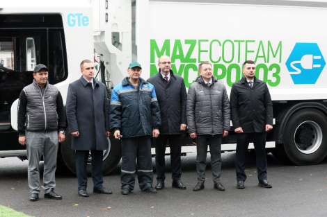Мінскі аўтамабільны завод перадаў камунальным службам першы айчынны электрычны смеццявоз MAZ-GTe