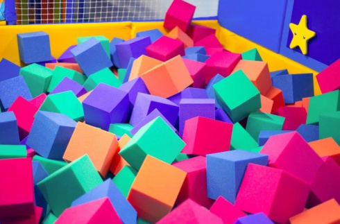 Ребёнок в игровом центре получил травму позвоночника. Что случилось? 