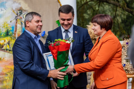 У Мінску адзначылі работнікаў сферы адукацыі і навукі, якія прынялі ўдзел у жніве