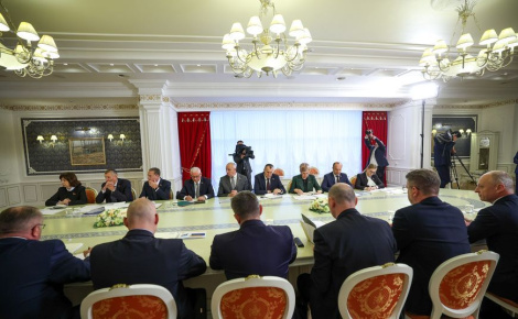 Прэзідэнт: «Патрэбна эфектыўная сістэма абслугоўвання ў маштабах краіны, якая павінна стаць гарантам якасці і сацыяльнай адказнасці гандлю перад людзьмі» 