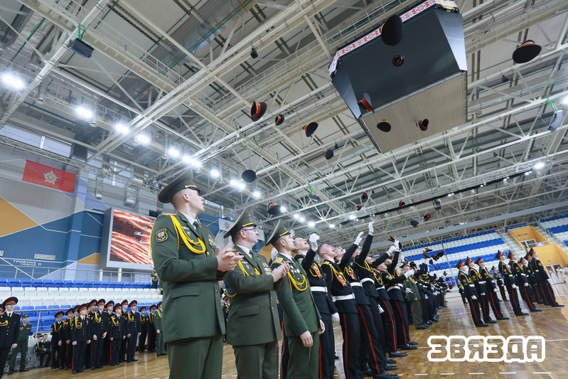 Выпускны вечар прайшоў у Мінскім сувораўскім ваенным вучылішчы