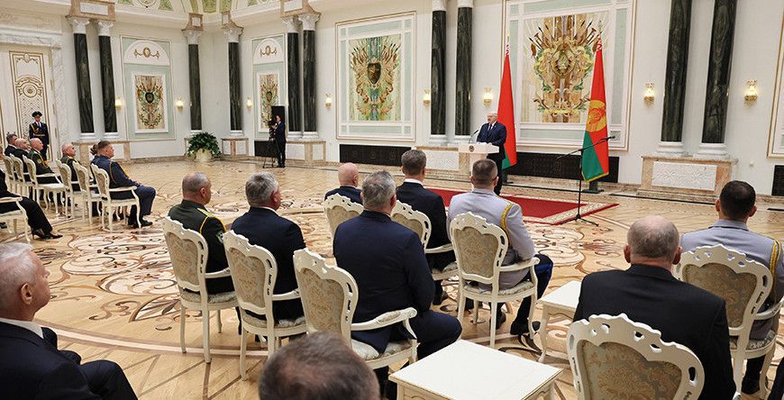 Lukashenko presents awards to mark 80th anniversary of Great Victory