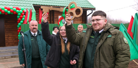 «Новы год сустрэнем у новым доме». Маладыя спецыялісты Буда-Кашалёўскага лясгаса атрымалі арэнднае жыллё