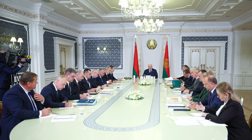 Lukashenko calls for efficient retail service system, including in rural areas
