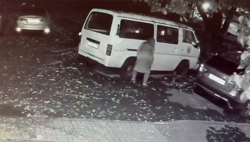 В Минске пенсионерка проколола четыре колеса в автомобиле, который мешал ей пройти