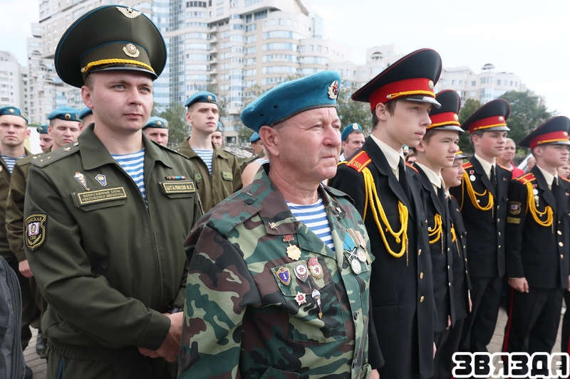 Галоўны дэвіз дэсантнікаў — «Ніхто, акрамя нас!» 