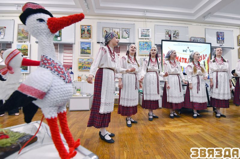 У Нацыянальным цэнтры мастацкай творчасці дзяцей і моладзі адбылося адкрыццё выставы-конкурсу «Саматканы цуд»