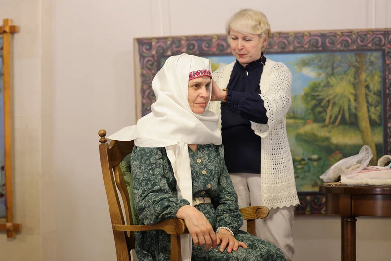 Слуцкія паясы і наміткі вучылі завязваць у Вялікім тэатры Беларусі