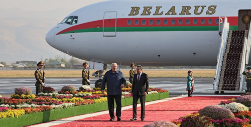 Лукашенко прибыл в столицу Таджикистана, где пройдет саммит СНГ