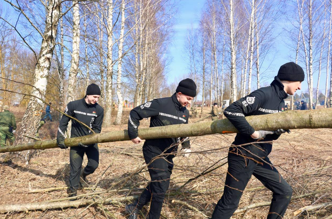 Супрацоўнікі МУС правялі суботнік у Заслаўі 