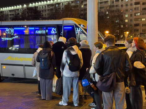 «Маршруткі трашчаць па швах у час пік». Пасажыры скардзяцца на немагчымасць дабрацца да дома