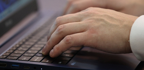 «ШІ пачынае спрачацца і станавіцца суб’ектным». Чым небяспечны чужародныя нейрасеткі, растлумачыў эксперт