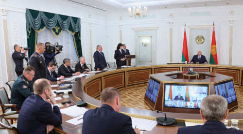 Lukashenko instructs agriculture minister to act to despite everything