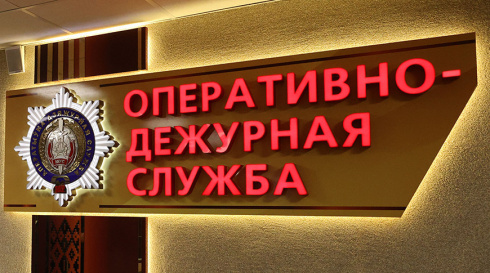 Пьяный подросток разбил окна автомобиля, залез в него и уснул. Возбуждено уголовное дело за хулиганство