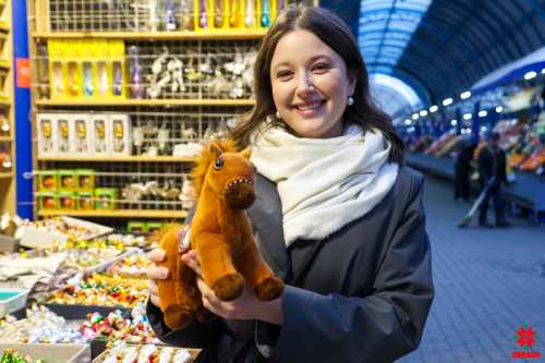 Навагодні кірмаш разгарнуўся на Камароўцы