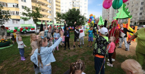 Дзіцячая пляцоўка адкрылася ў Фрунзенскім раёне сталіцы