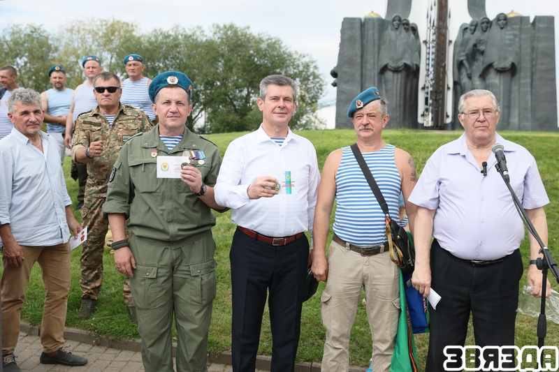 Галоўны дэвіз дэсантнікаў — «Ніхто, акрамя нас!» 