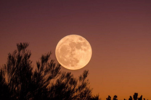 Последнее суперлуние в этом году. Где и когда можно увидеть? 