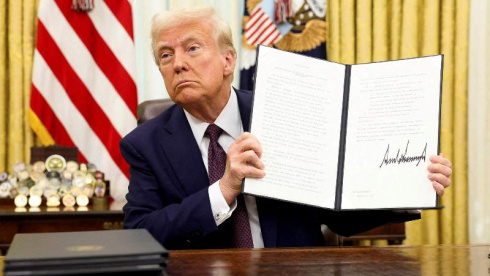 NYT: тарифная политика Трампа ускорит падение влияния США в мире