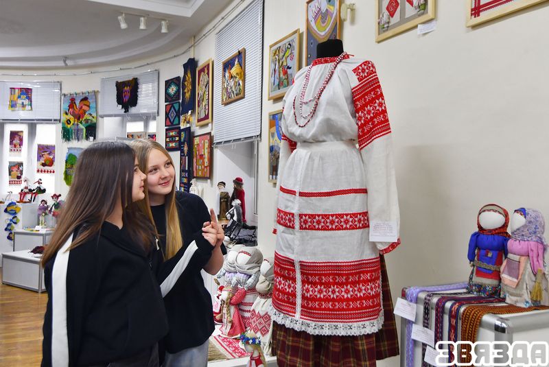 У Нацыянальным цэнтры мастацкай творчасці дзяцей і моладзі адбылося адкрыццё выставы-конкурсу «Саматканы цуд»