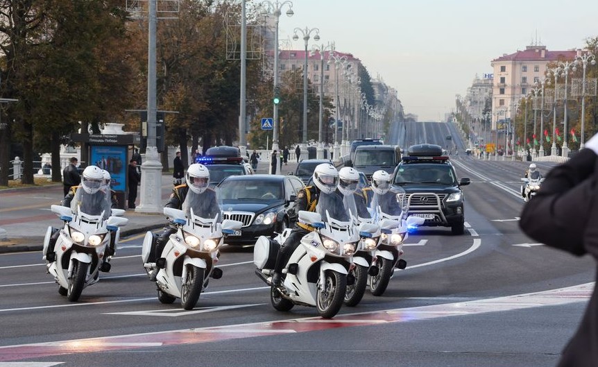 Султан Омана возложил венок к монументу Победы в Минске 