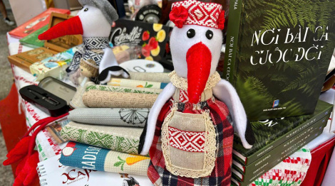 Вершы Янкі Купалы на в’етнамскай мове прадставілі на Міжнародным фестывалі ў Ханоі