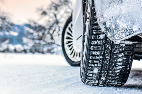 Снега всё больше — пора менять шины