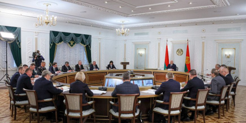 Лукашэнка даручыў мінімізаваць усе рызыкі ў перыяд уборачнай