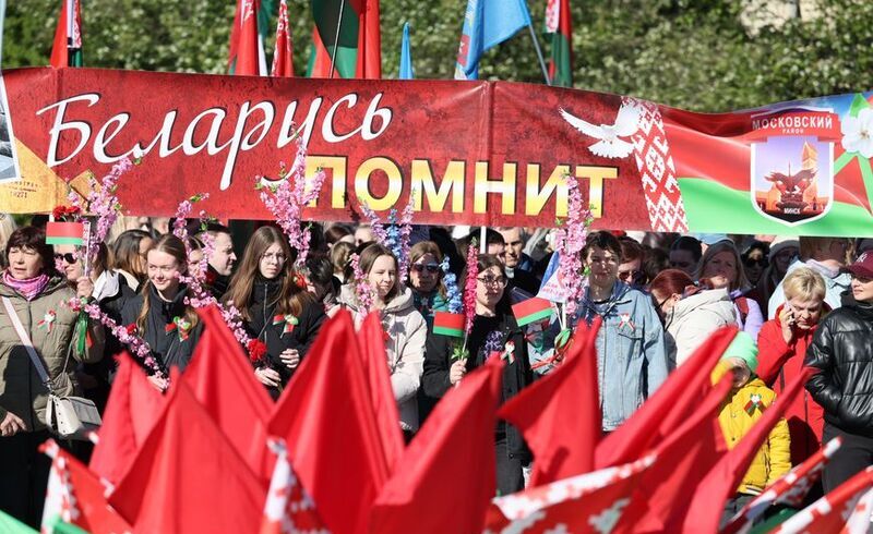 Наталья Кочанова поздравила белорусов с Днем Победы